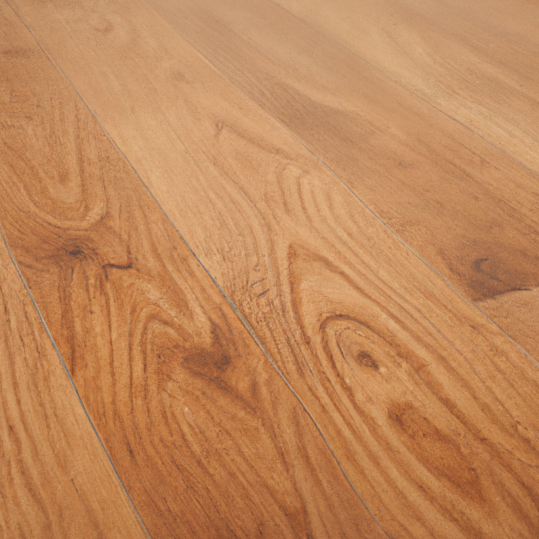 Laminat Eiche Eichenholzfußboden mit warmen, natürlichen Farbtönen und sichtbarer Holzmaserung.